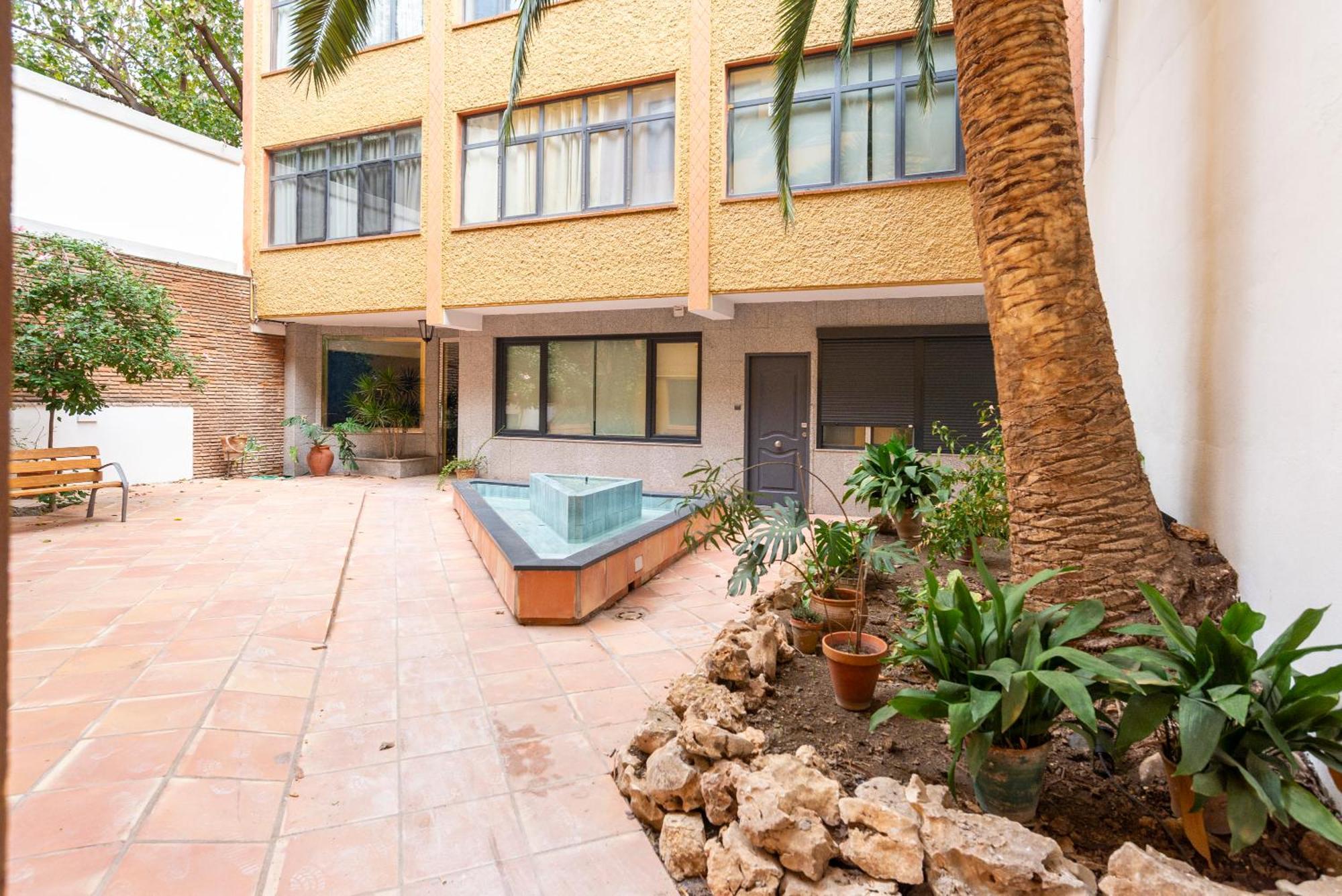 Andres Perez & Quiet Courtyard By Ele Apartments Málaga Esterno foto